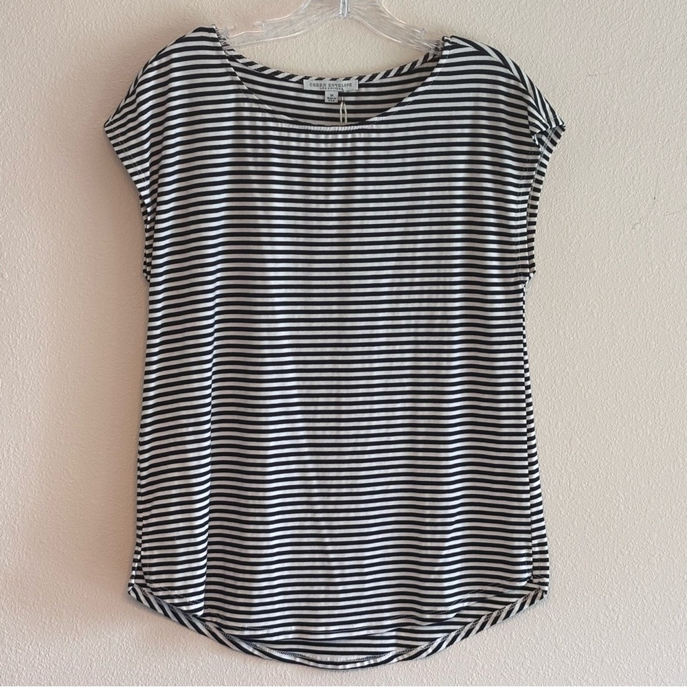 NWT Green Envelope Women's Navy and White Striped Tee Sleeveless SZ M